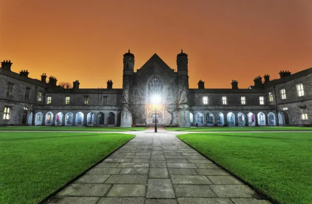 nuig at night